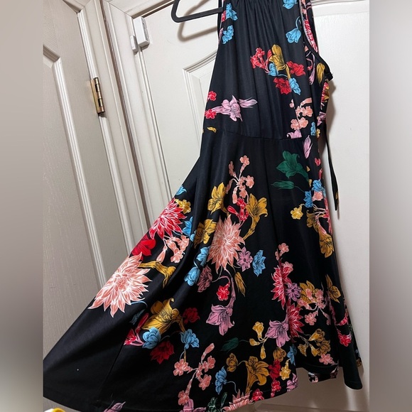 NWT Floral halter dress, size XL. - Picture 3 of 5